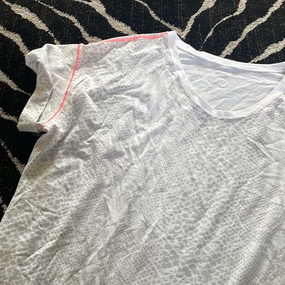 Lululemon - Picture 3 of 3